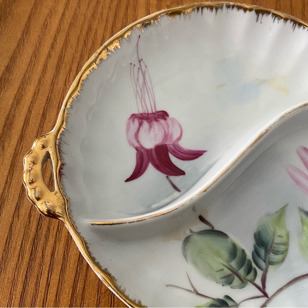 Lovely floral hand painted ceramic divided plate - Picture 3 of 5